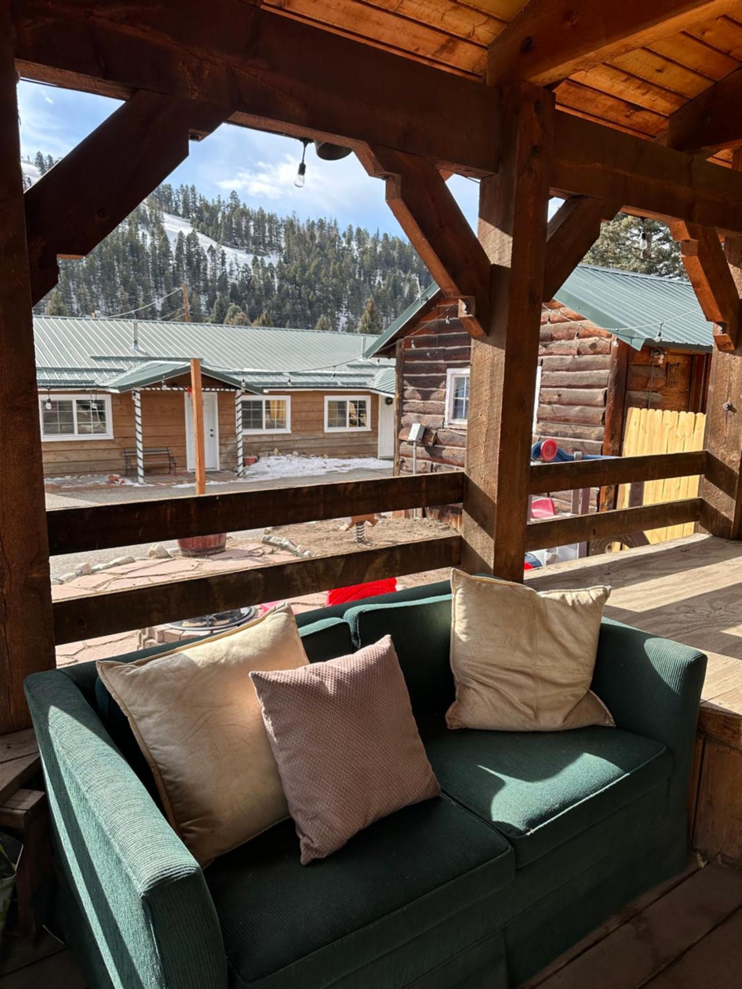 Deer Lodge Ред Ривър Екстериор снимка